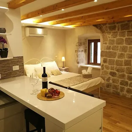 Romantic Old Town Apartment
