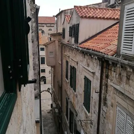 Romantic Old Town Apartman *